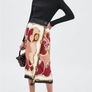 Zara chain/scarf print satin skirt size s-m , new no tags